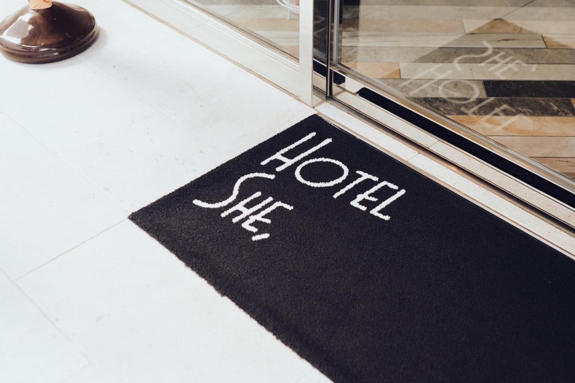 Hotel She, 3*