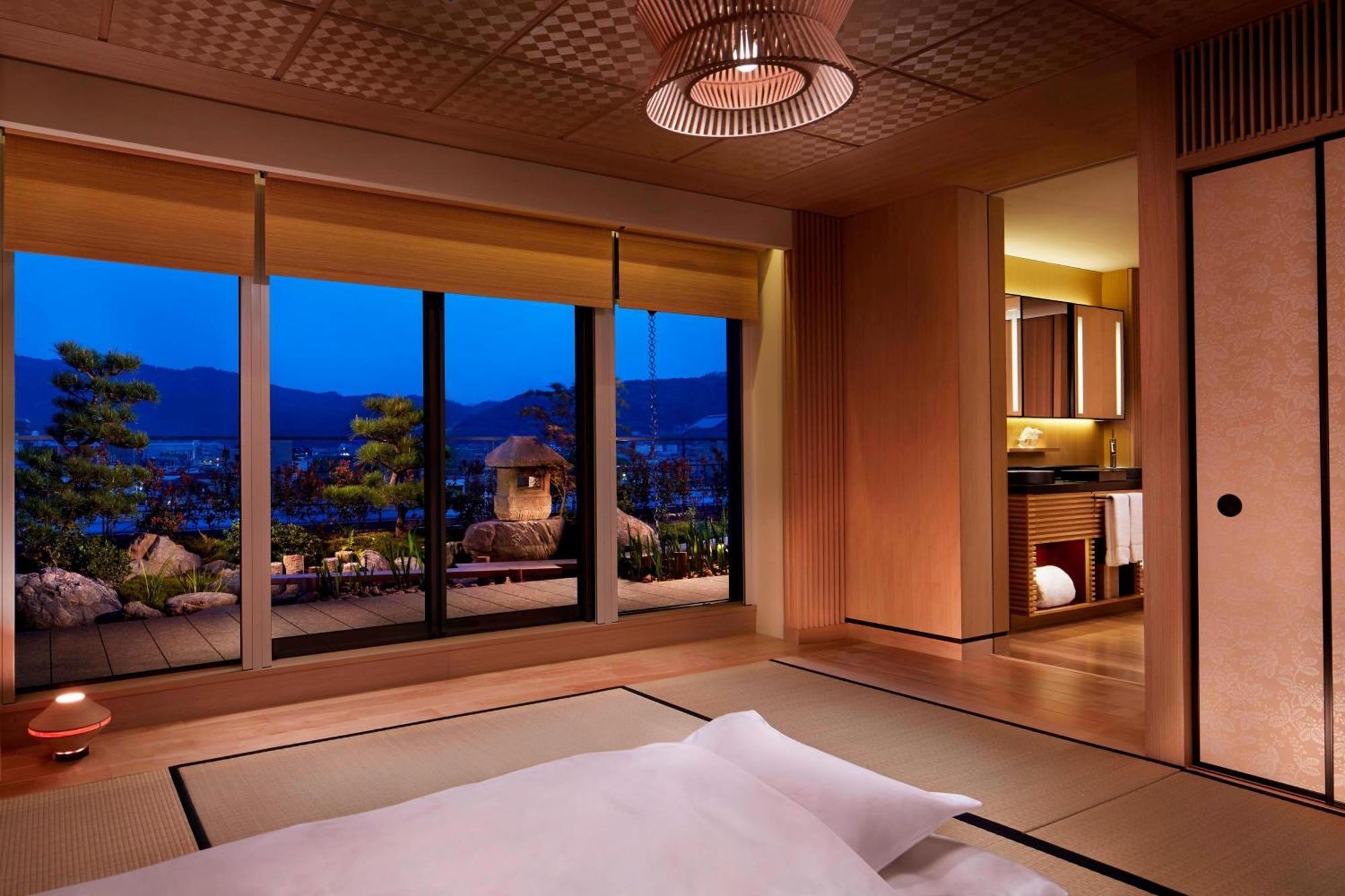 The Ritz-carlton Hotel