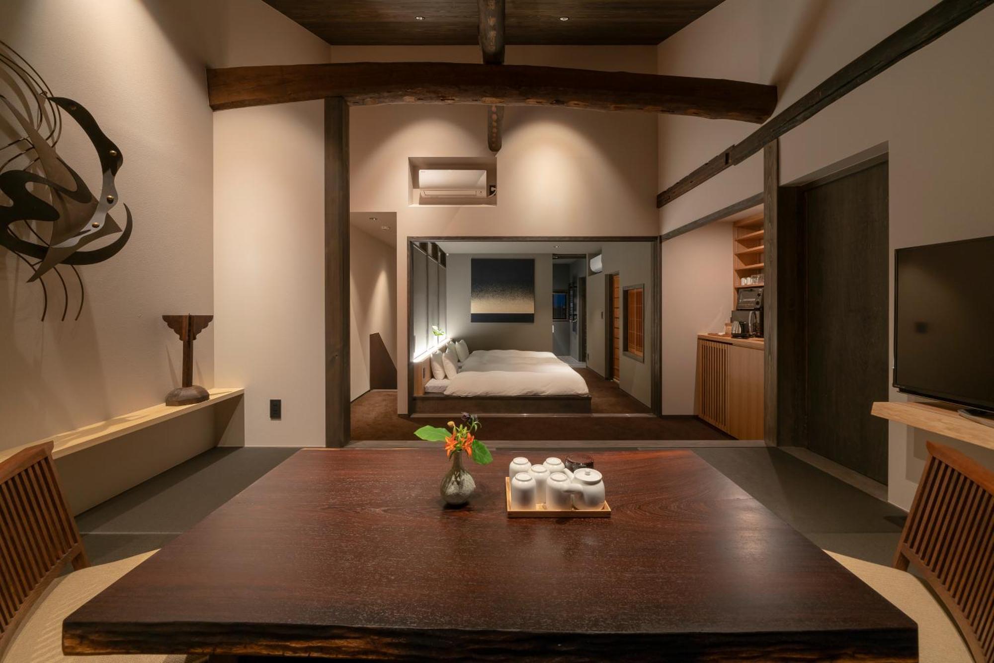 Hinaya Gojo Apartment