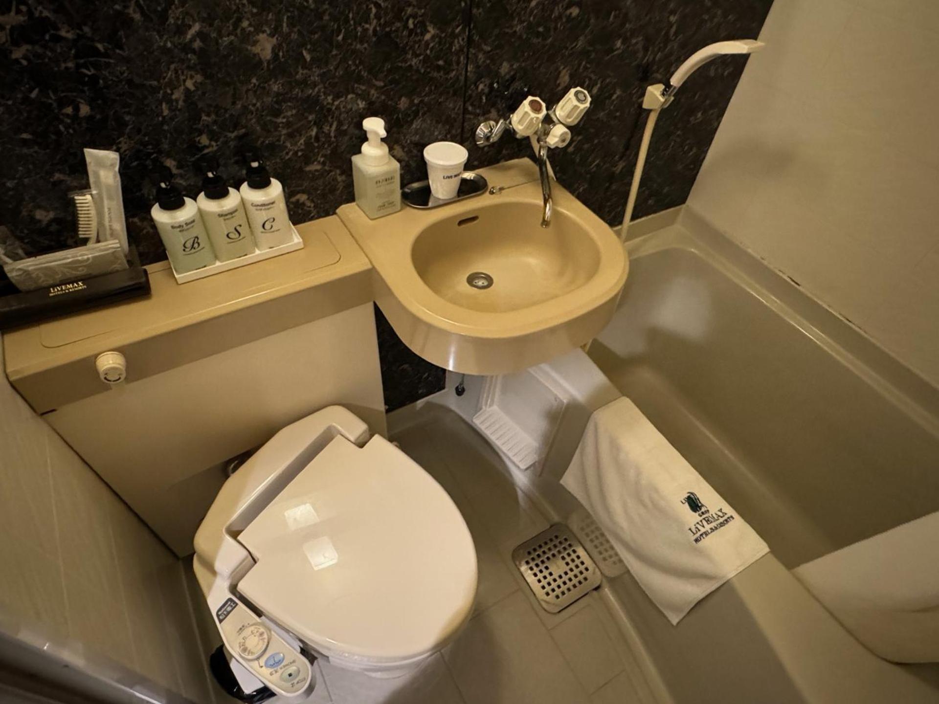 Livemax Gojo Hotel