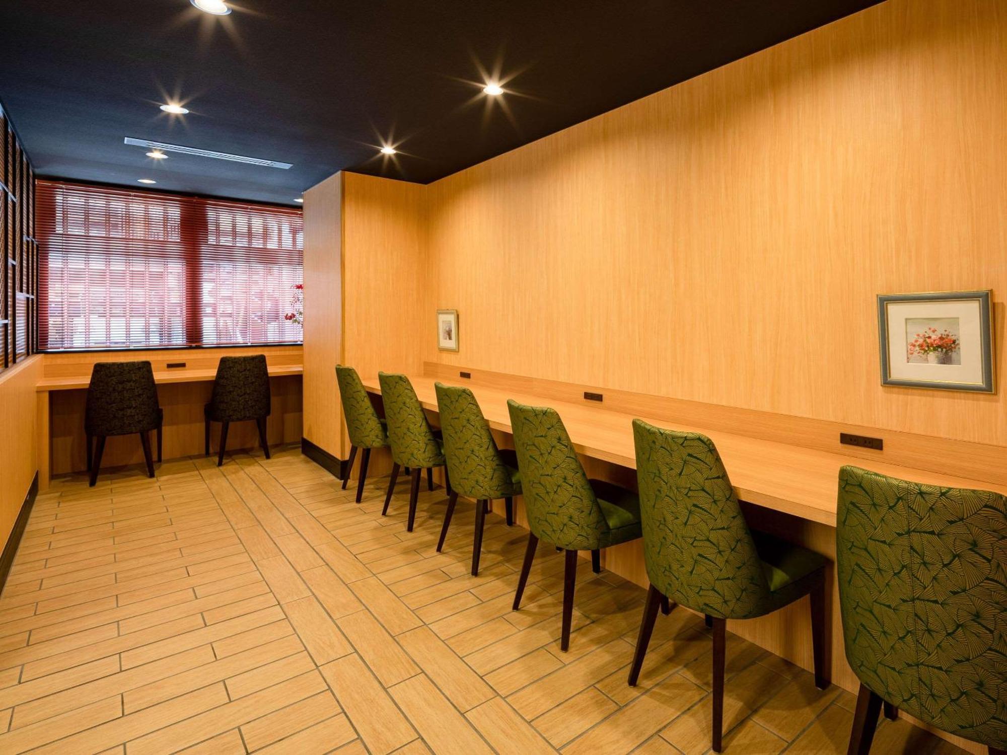 Comfort Shijokarasuma Hotel