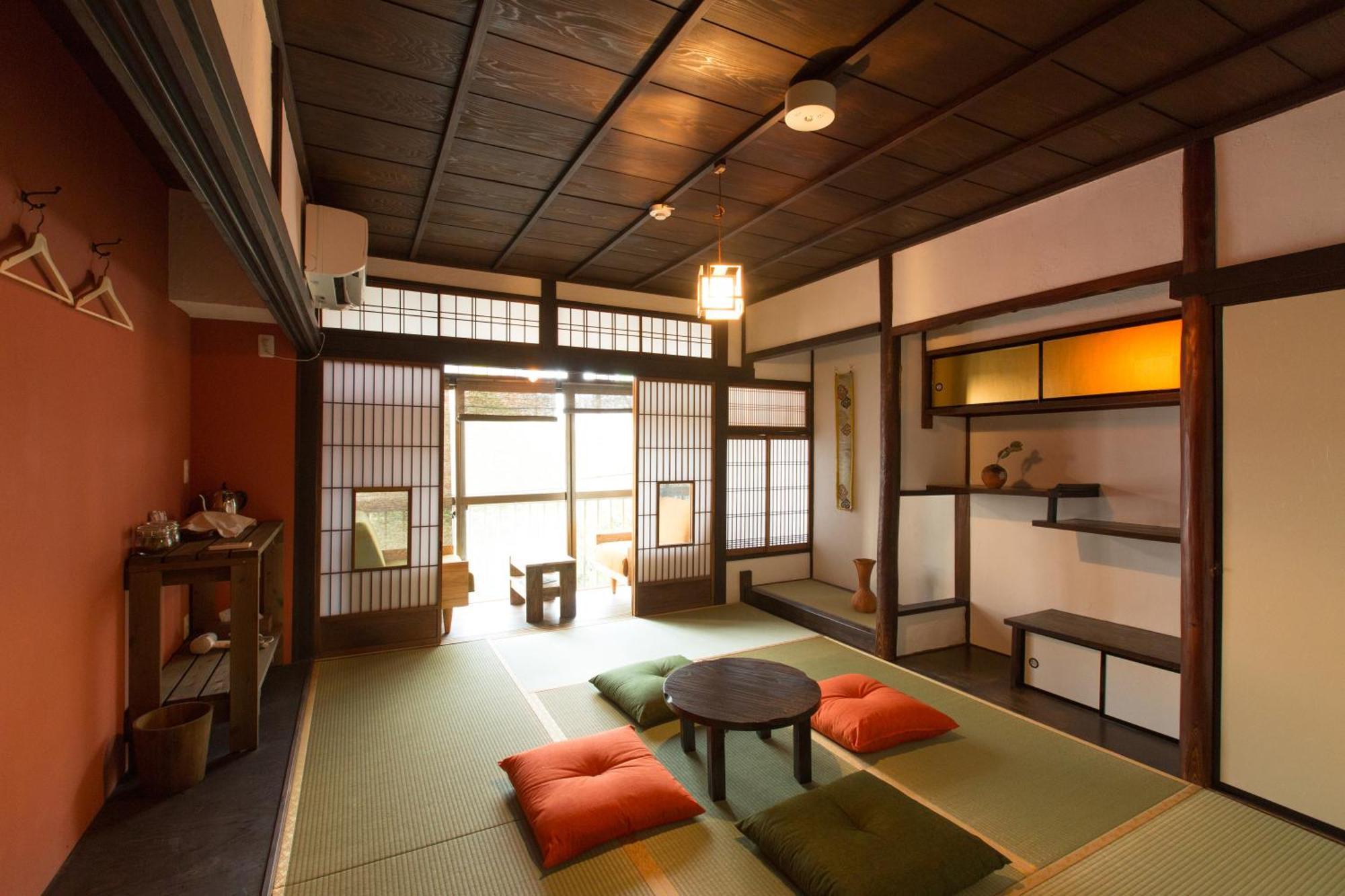 Hachi Guest house *