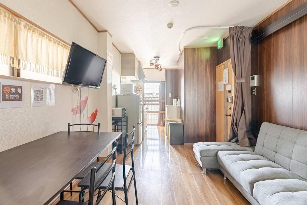 Royce Hanazono Apartment *