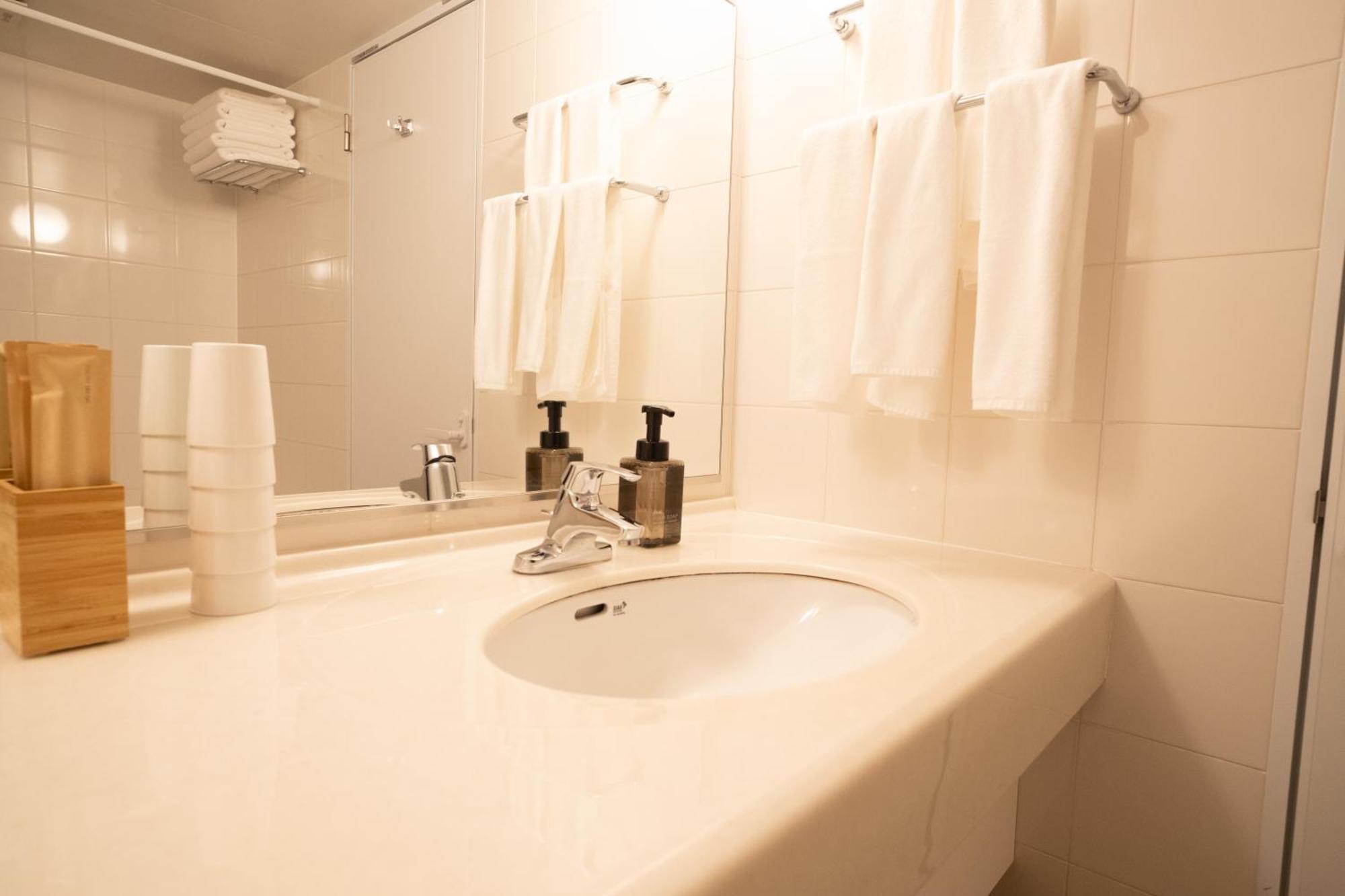 Wayfarer Shijo Hotel