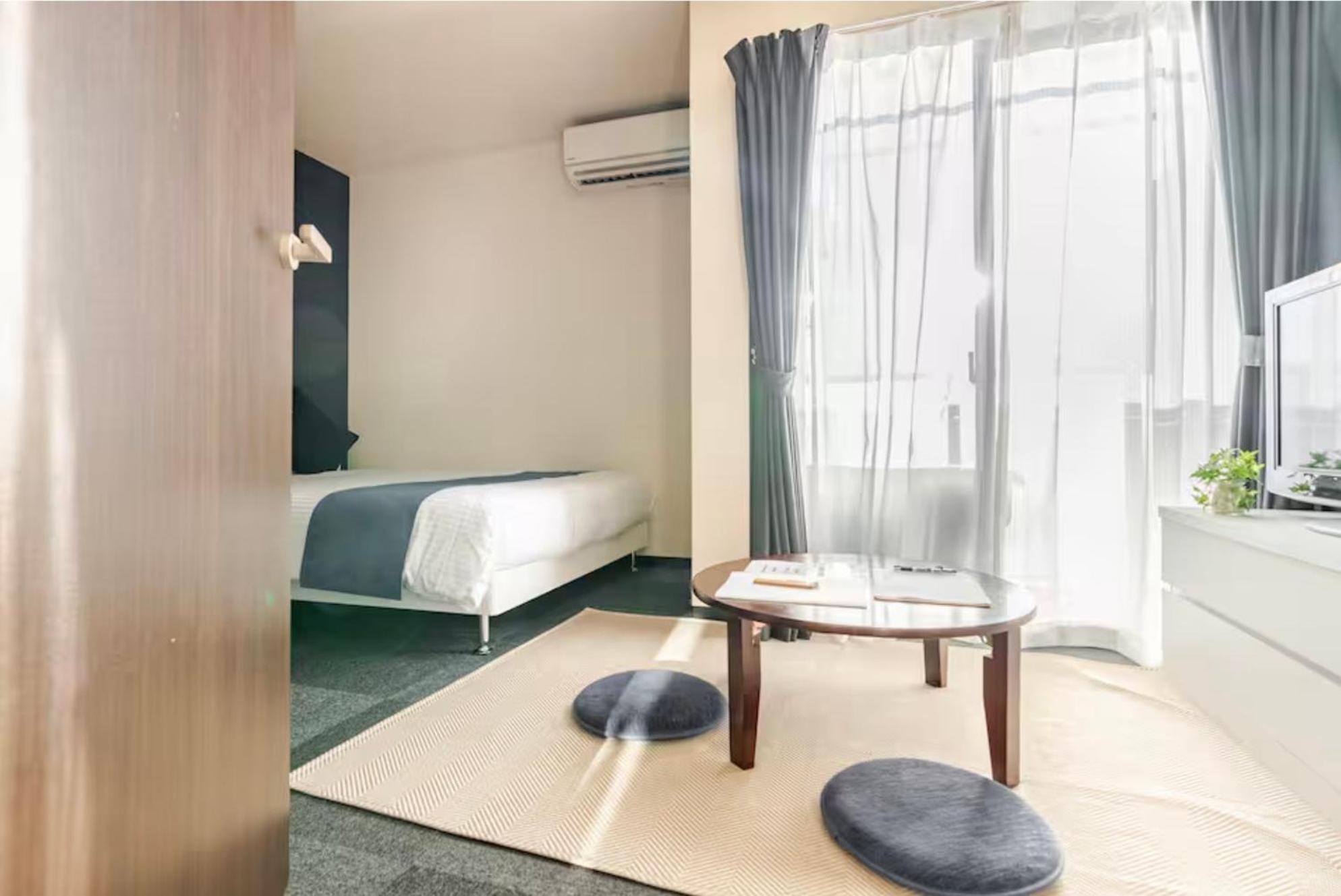 Calm Nijo Apartment