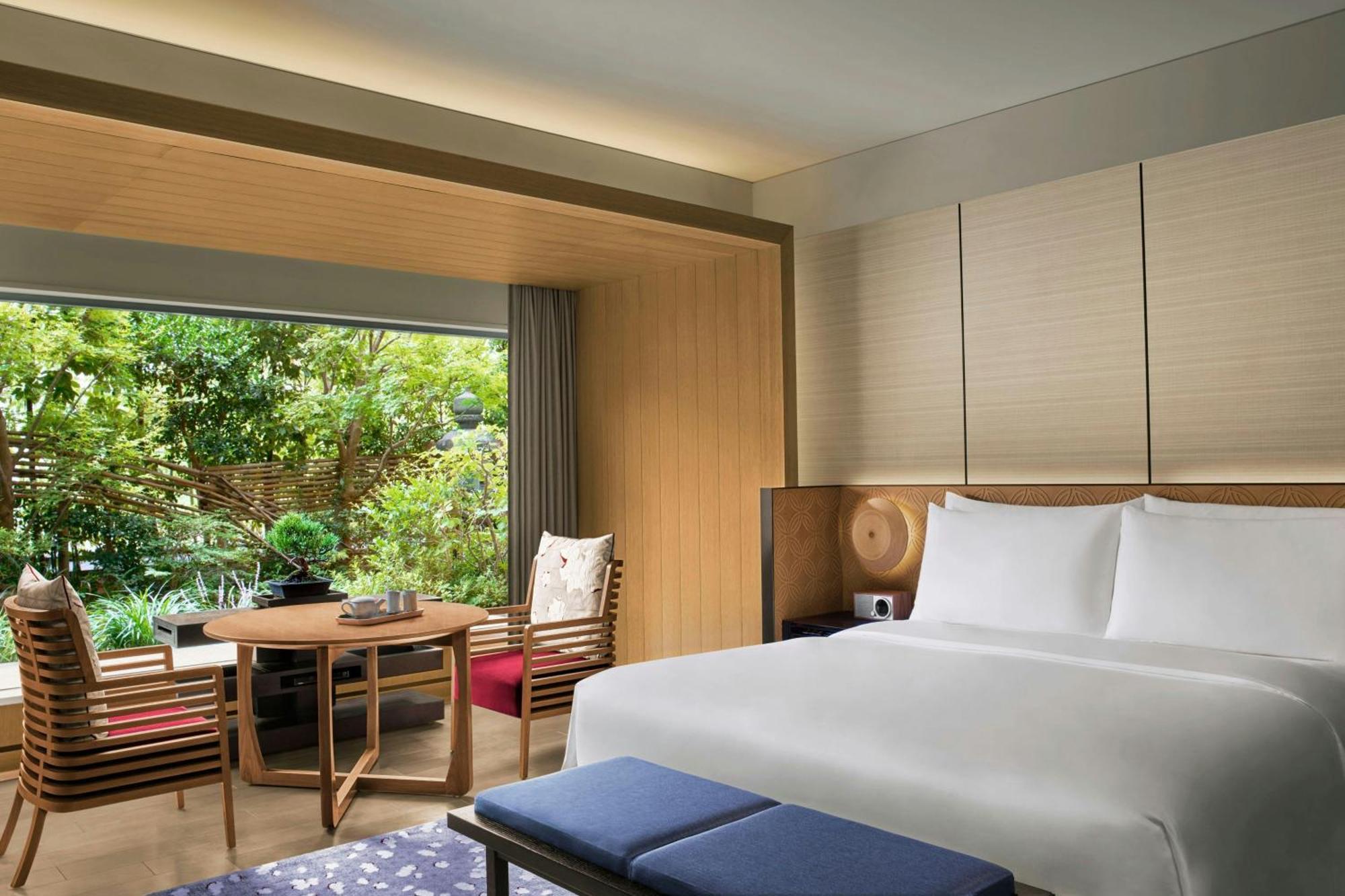 Hotel The Ritz-carlton 5*