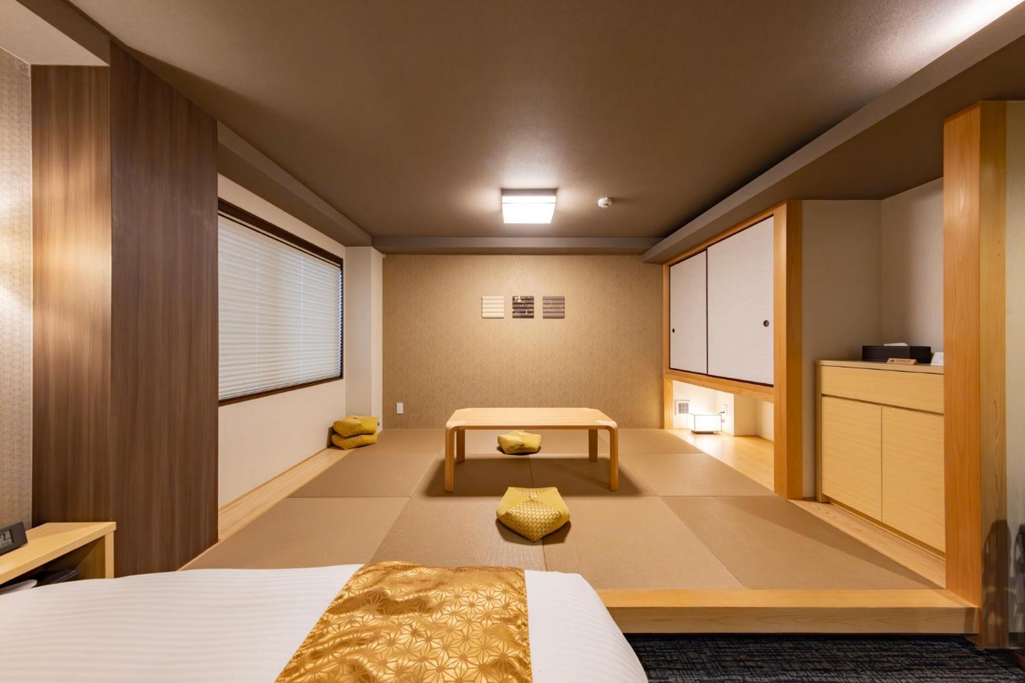Hotel Madoka Station West 3*