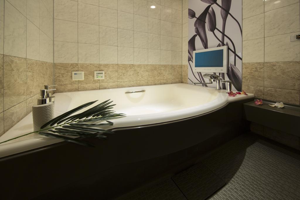 Love hotel In The (adults Only)