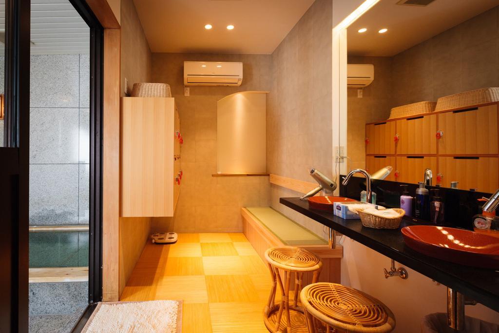 Kinoe 4*