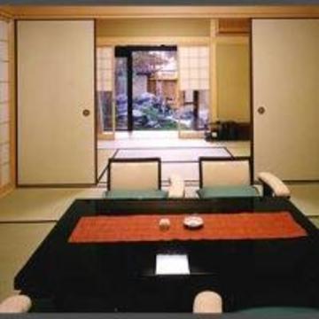Kinoe 4*