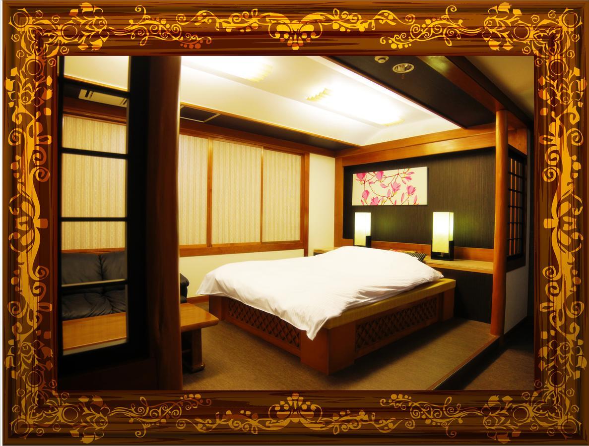 Love hotel Crown (adults Only)