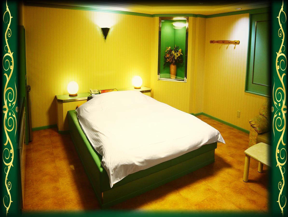 Crown (adults Only) Love hotel *