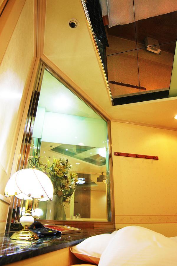 Crown (adults Only) Love hotel *