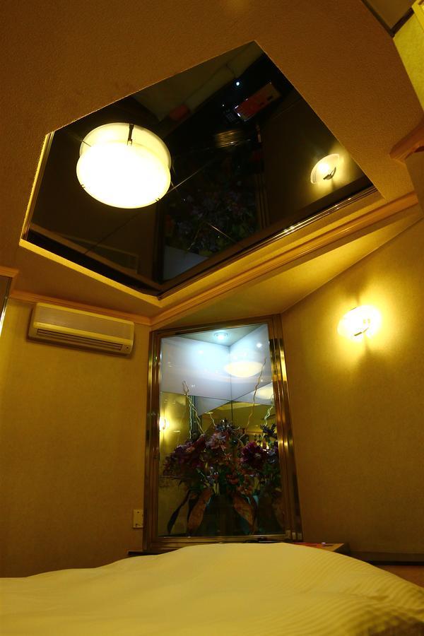 Love hotel Crown (adults Only)
