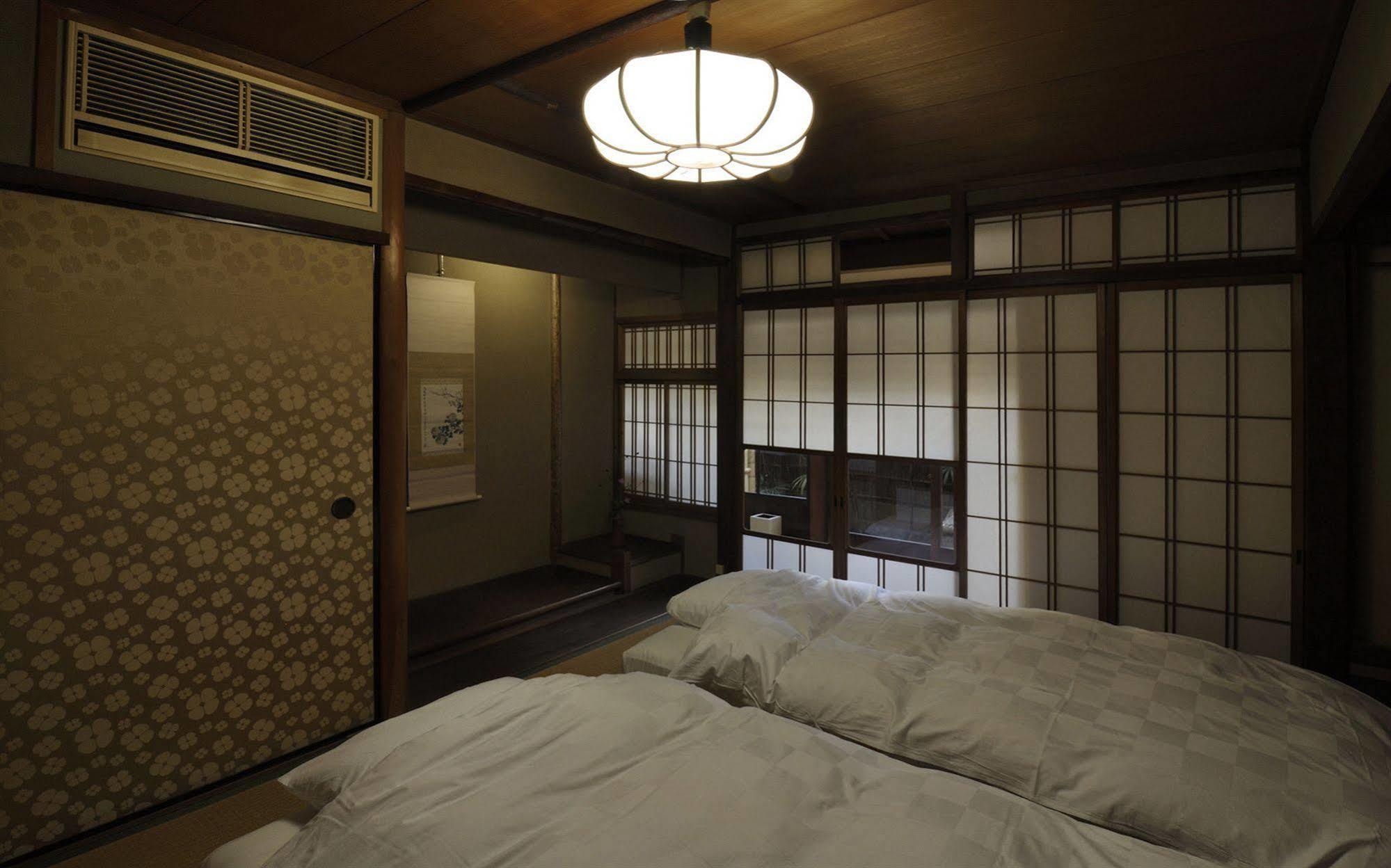 Ryokan Izuyasu Traditional Serving Cuisine 4*