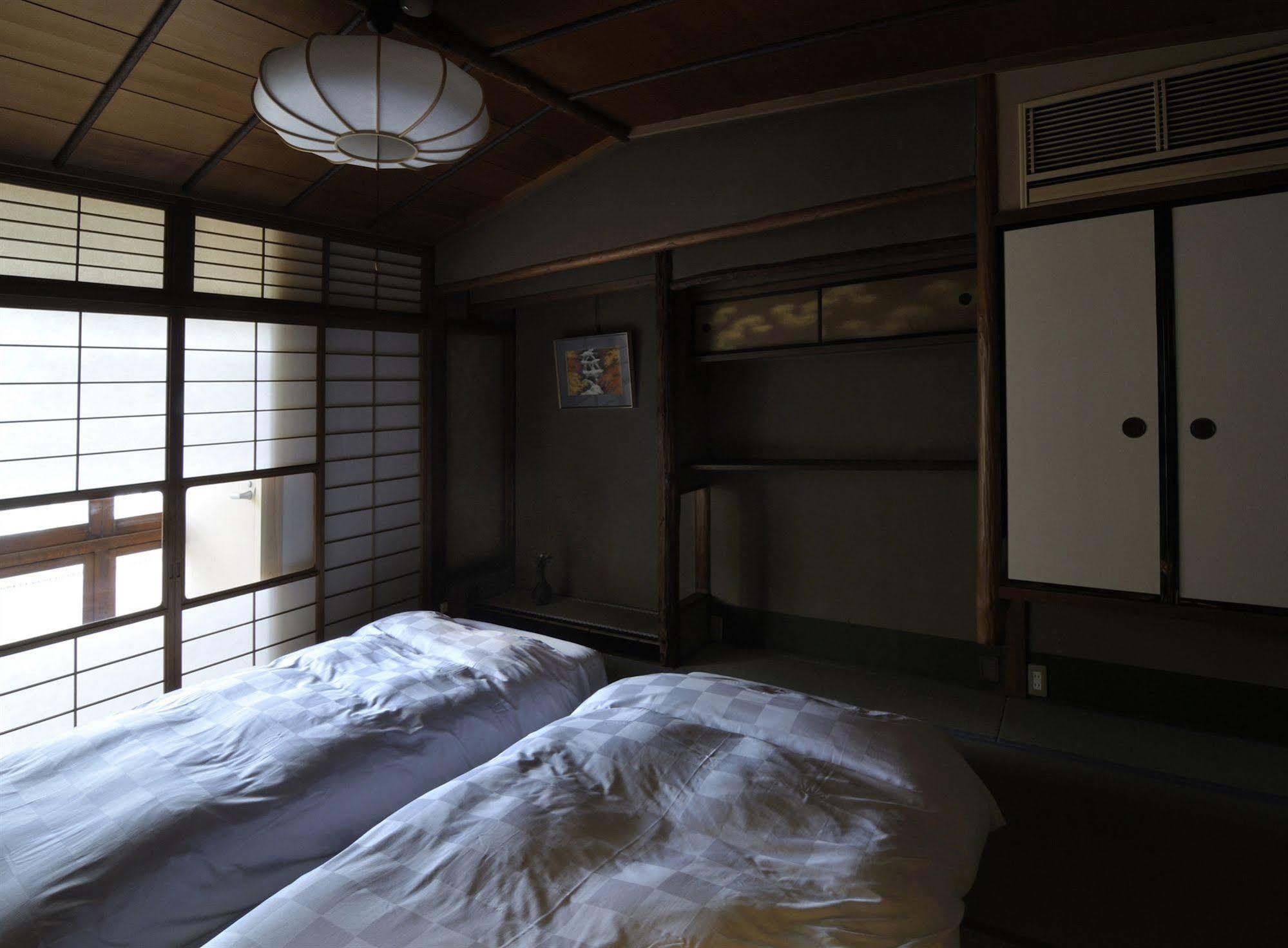 Izuyasu Traditional Serving Cuisine Kyoto