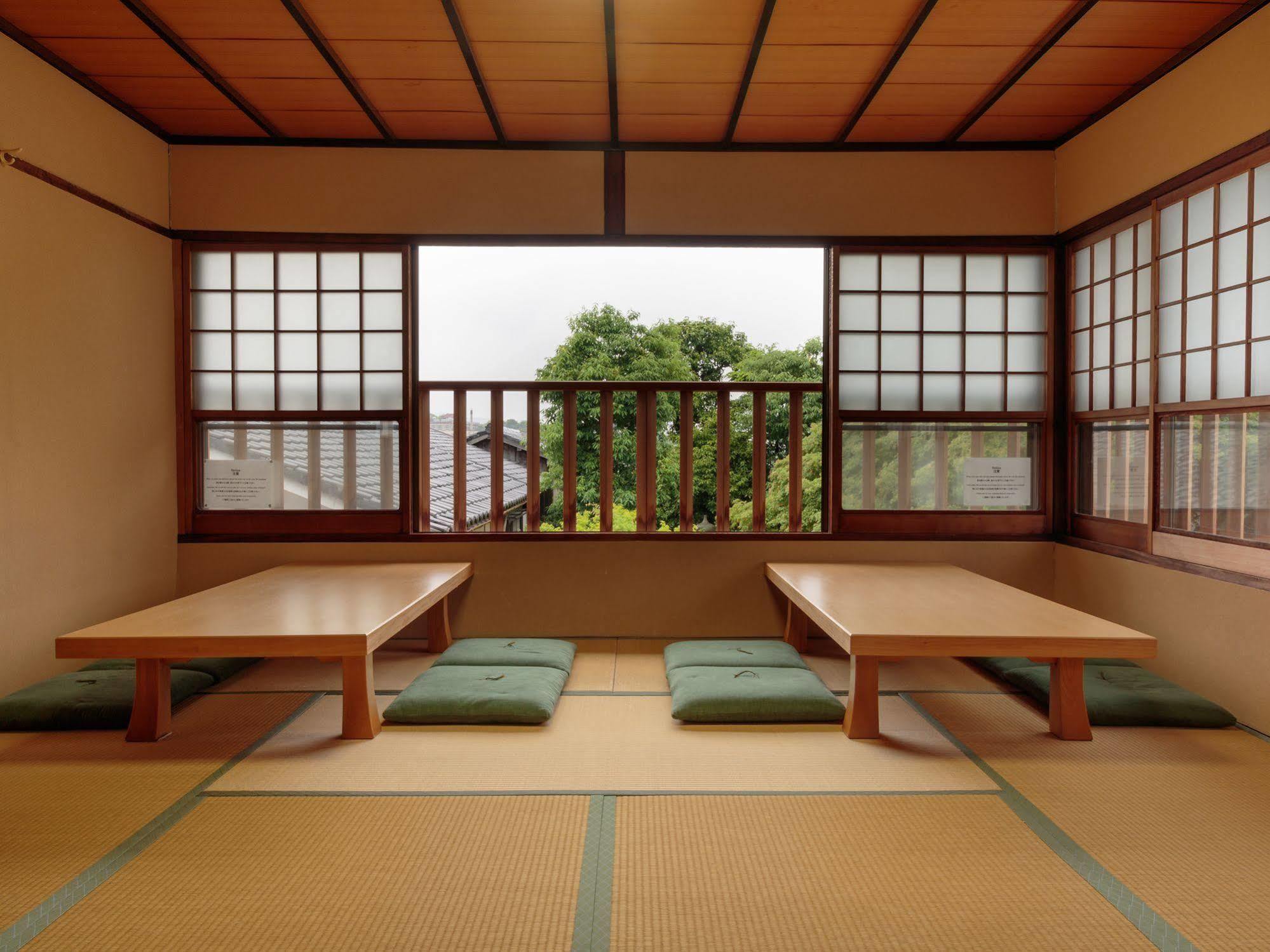 Gion Q-beh *