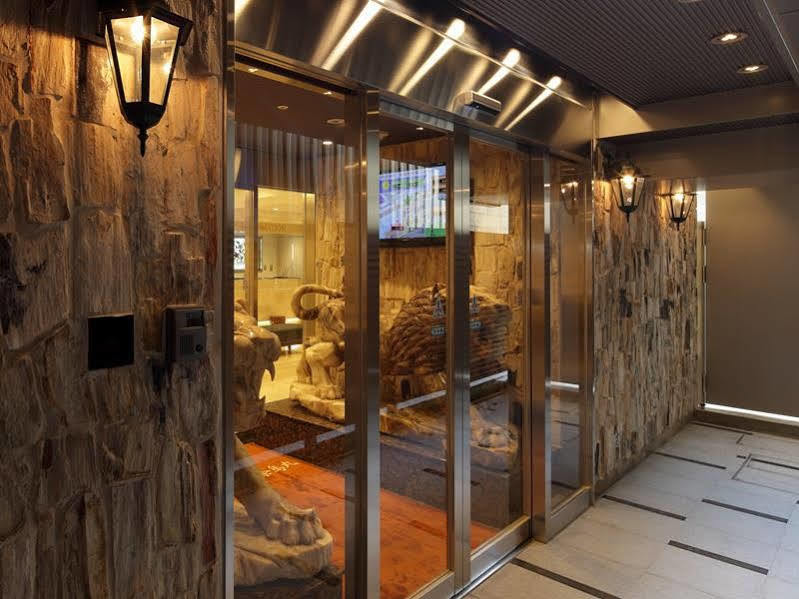 Hotel Check In Shijokarasuma 3*