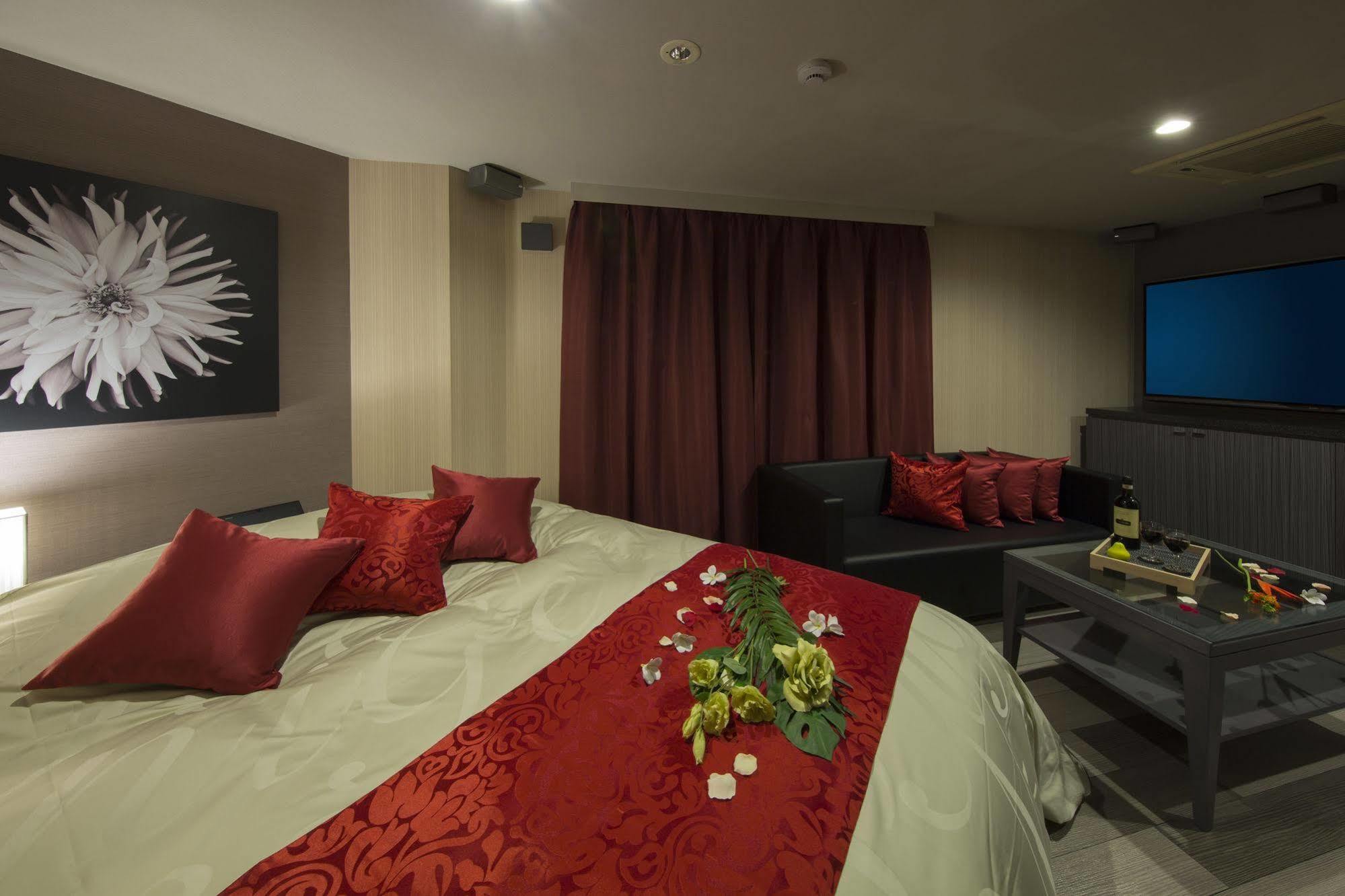 Love hotel In The (adults Only)