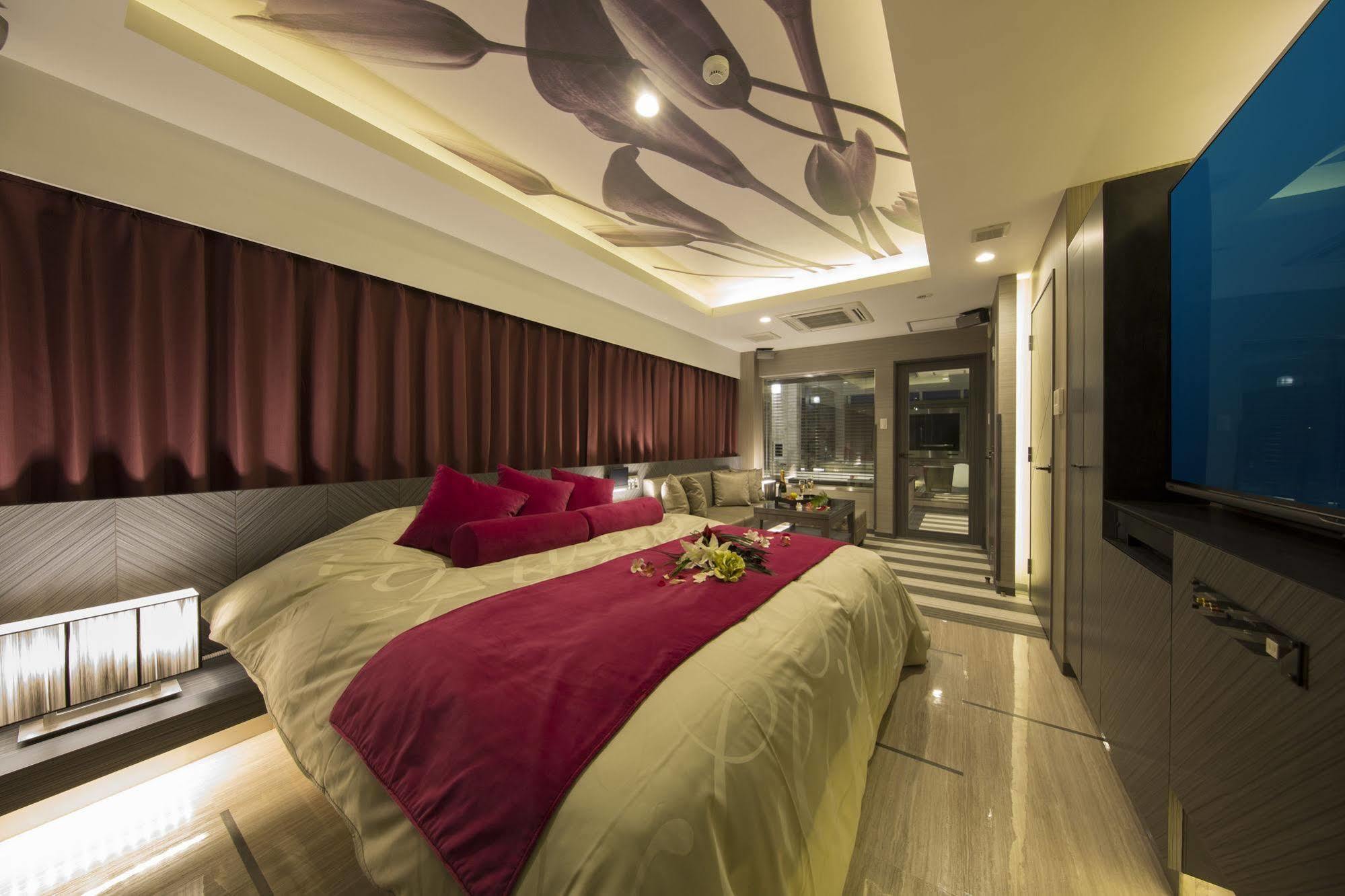 Love hotel In The (adults Only) 2*