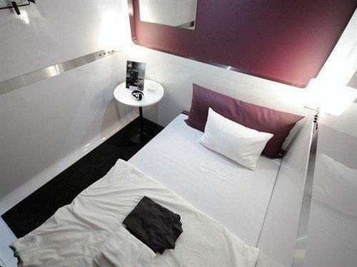 First Karasuma For Women Capsule hotel