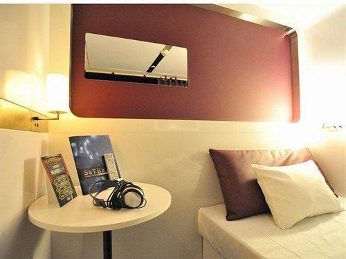 Capsule hotel First Karasuma For Women Kyoto