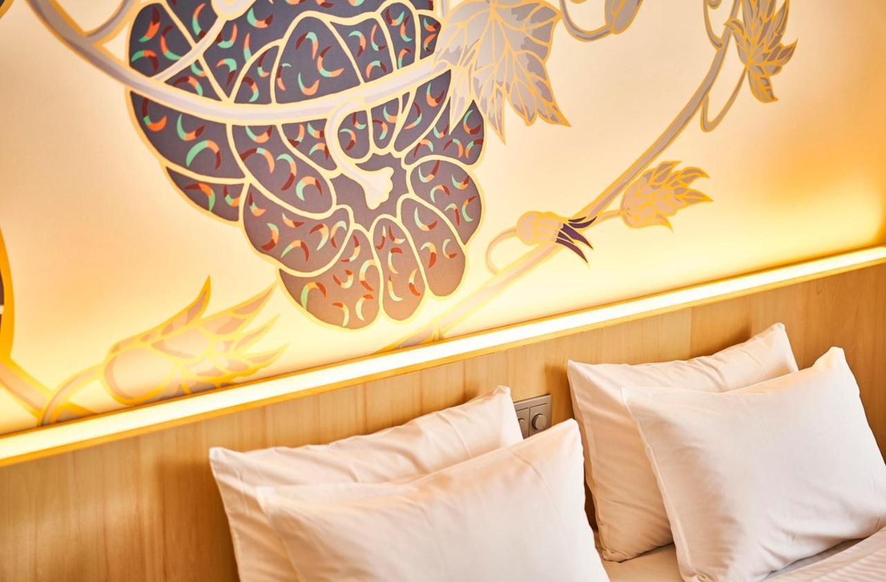 Grand-rem Hostel