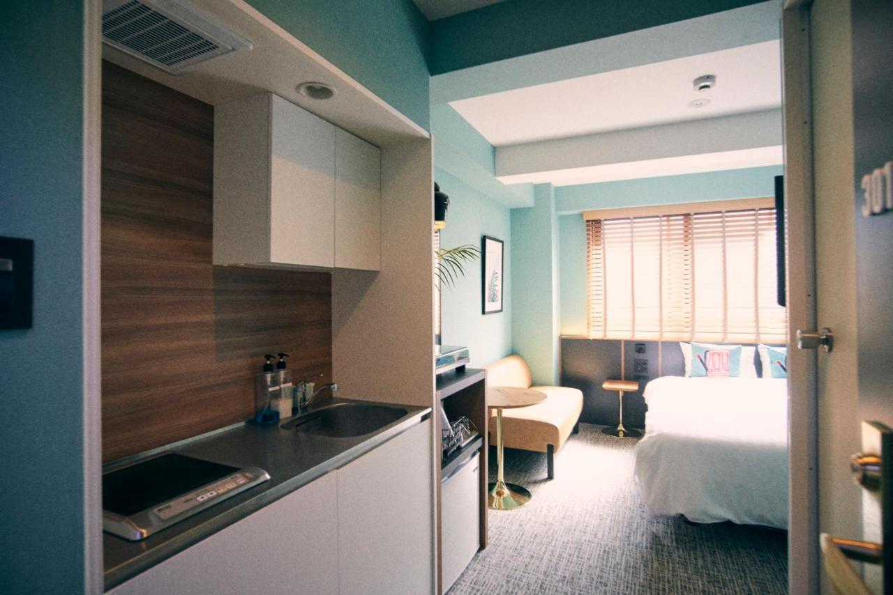 She, Hotel Kyoto