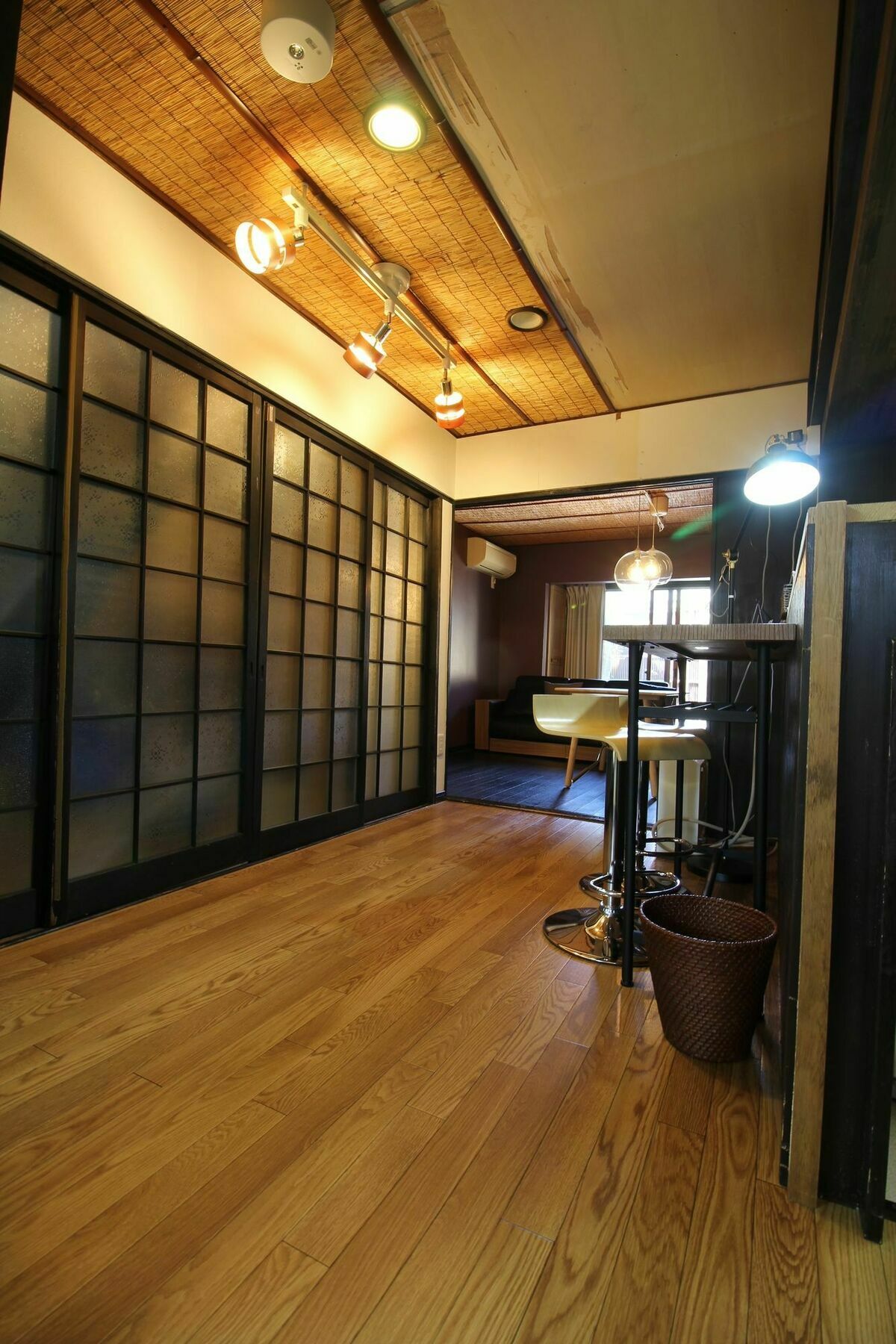 Lib Maiko Han-inn