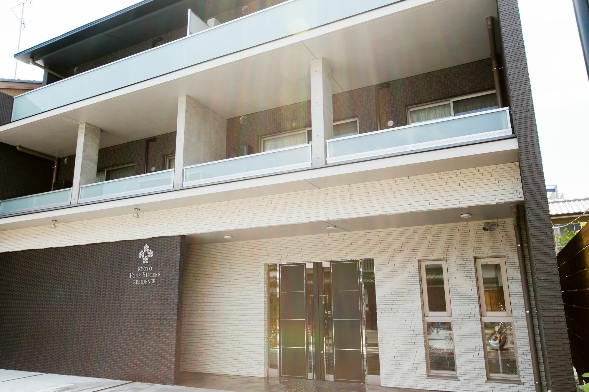 Four Sisters Apartment *