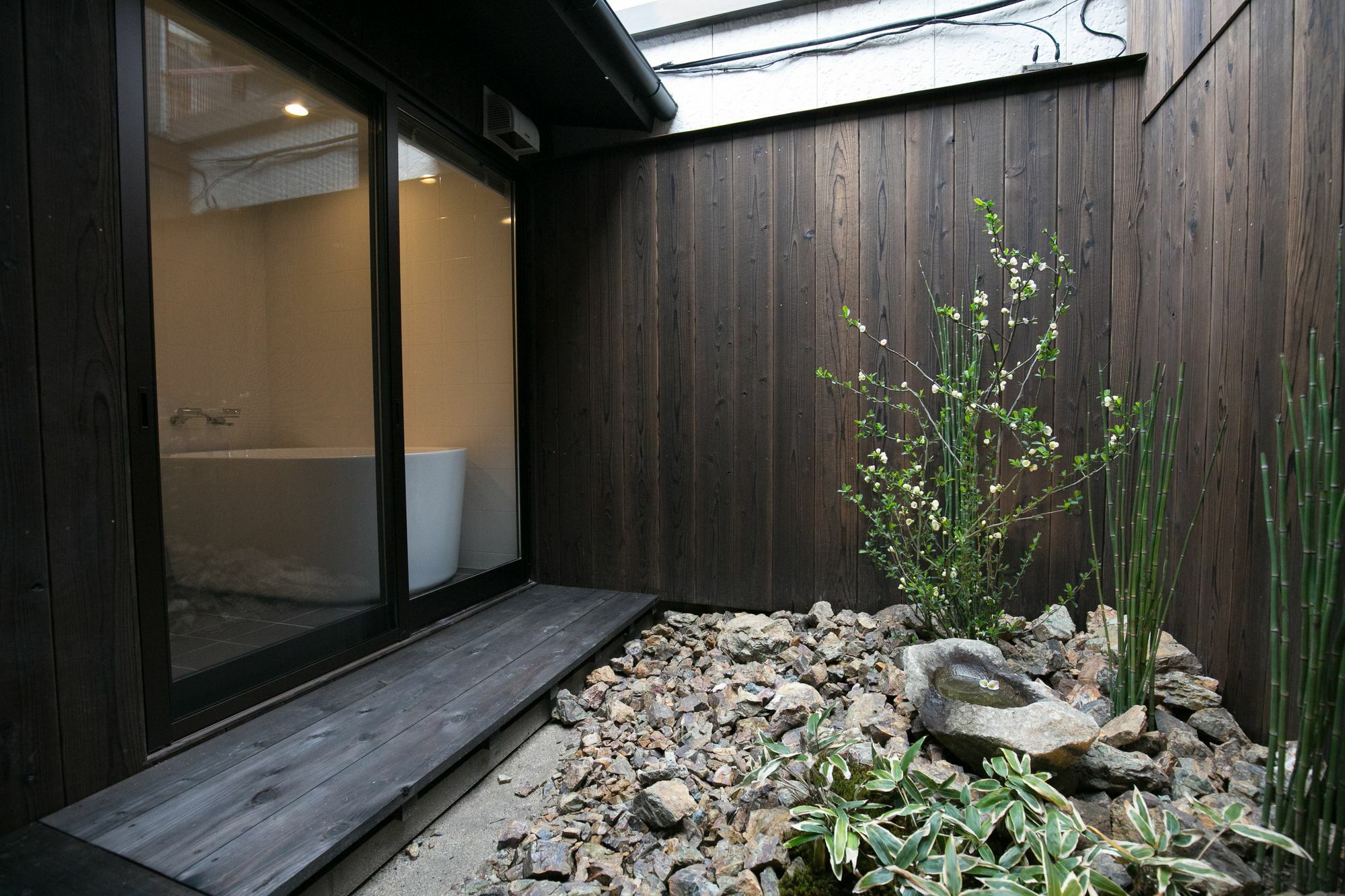 Apartment Nijo Yu-rakukan *