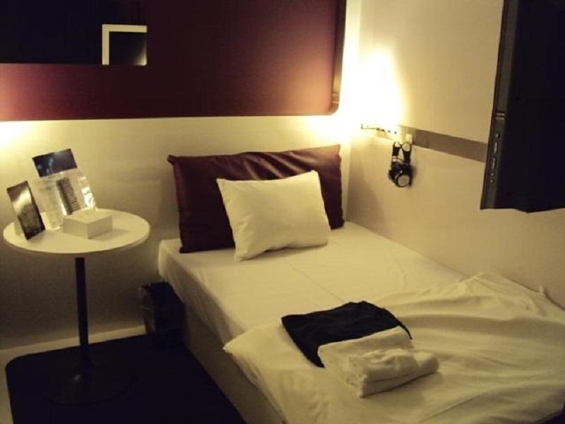 First Karasuma For Women Capsule hotel *