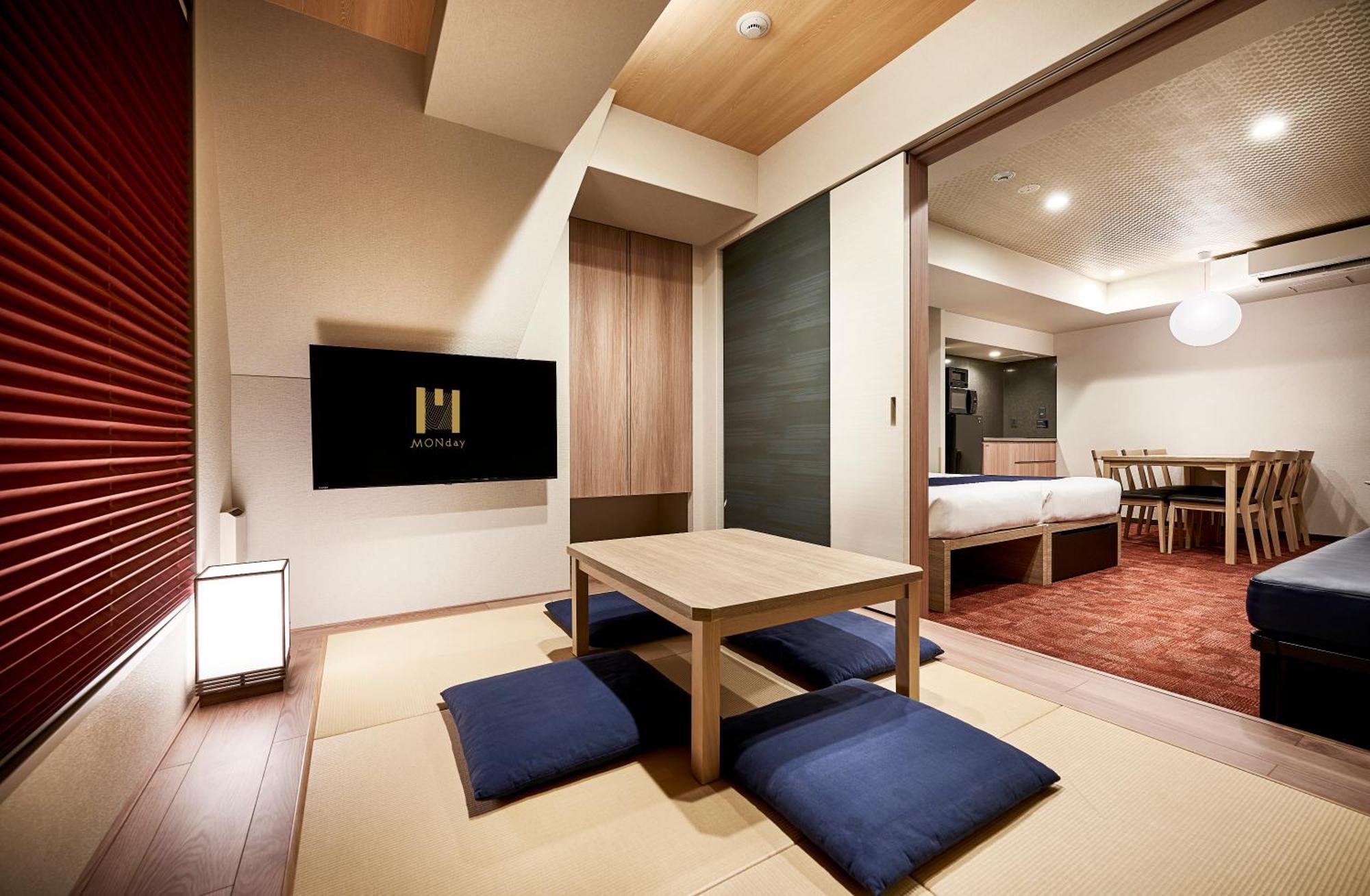 Monday Premium Station 4*