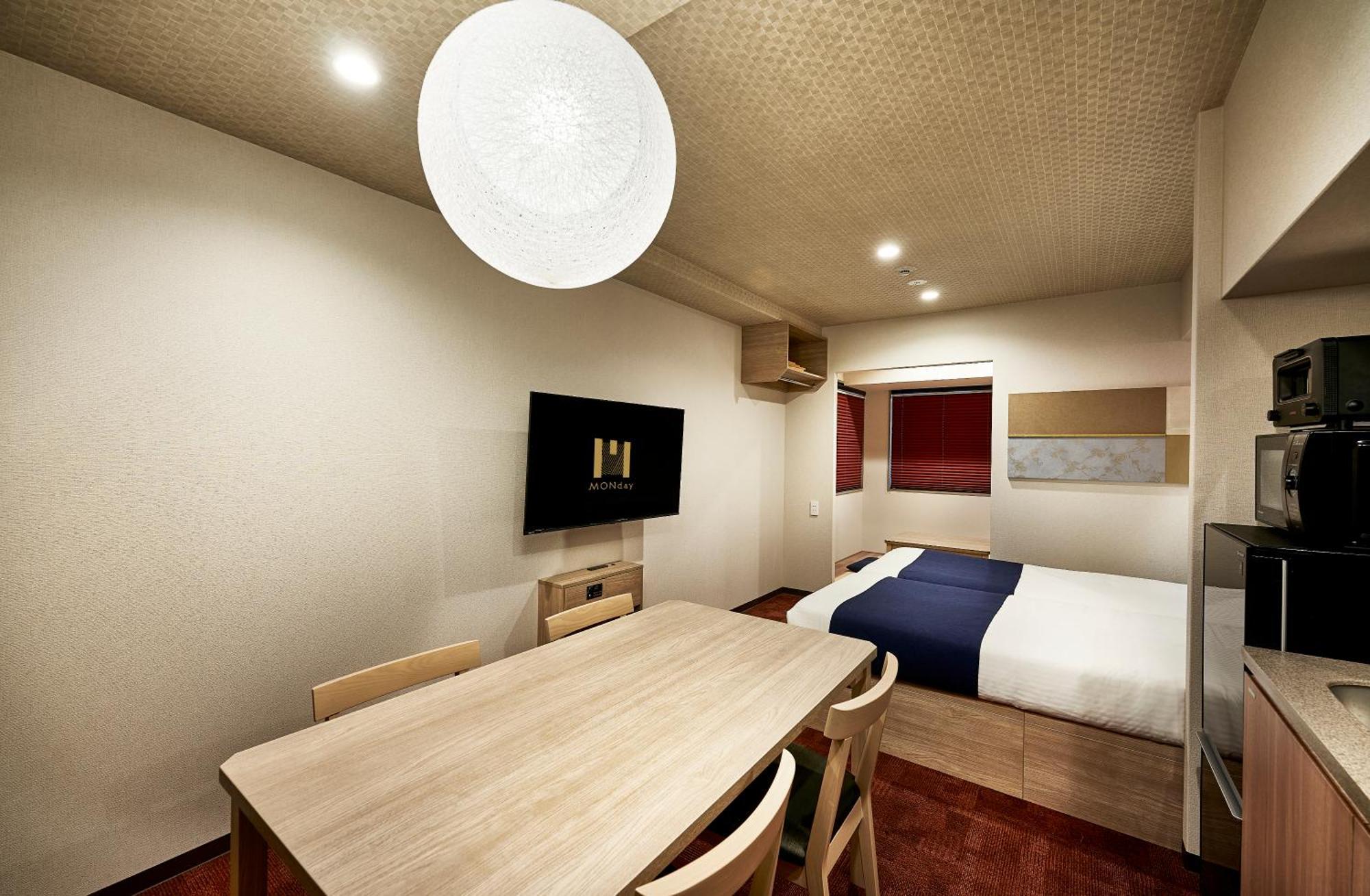 Monday Premium Station Aparthotel