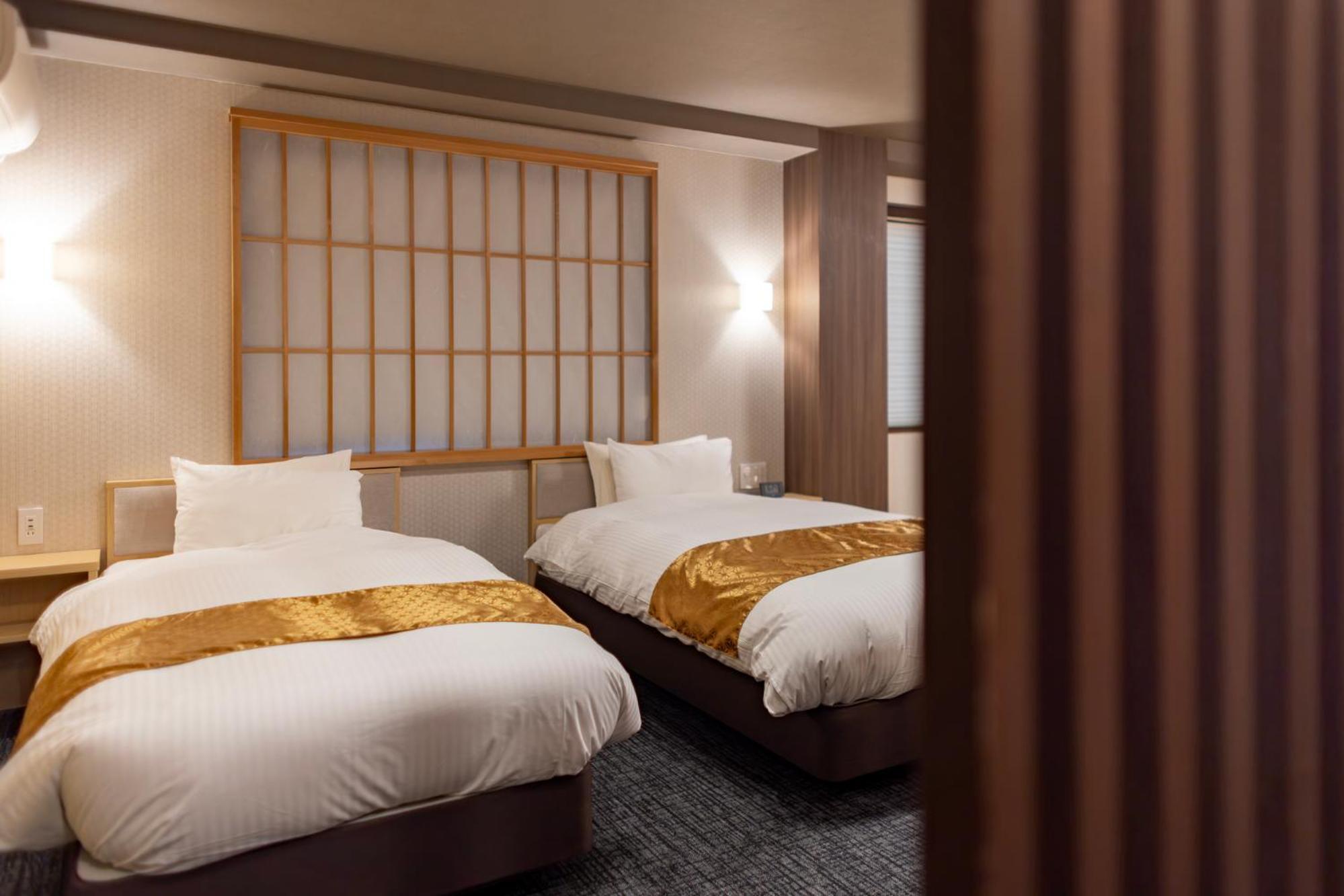 Madoka Station West Hotel 3*