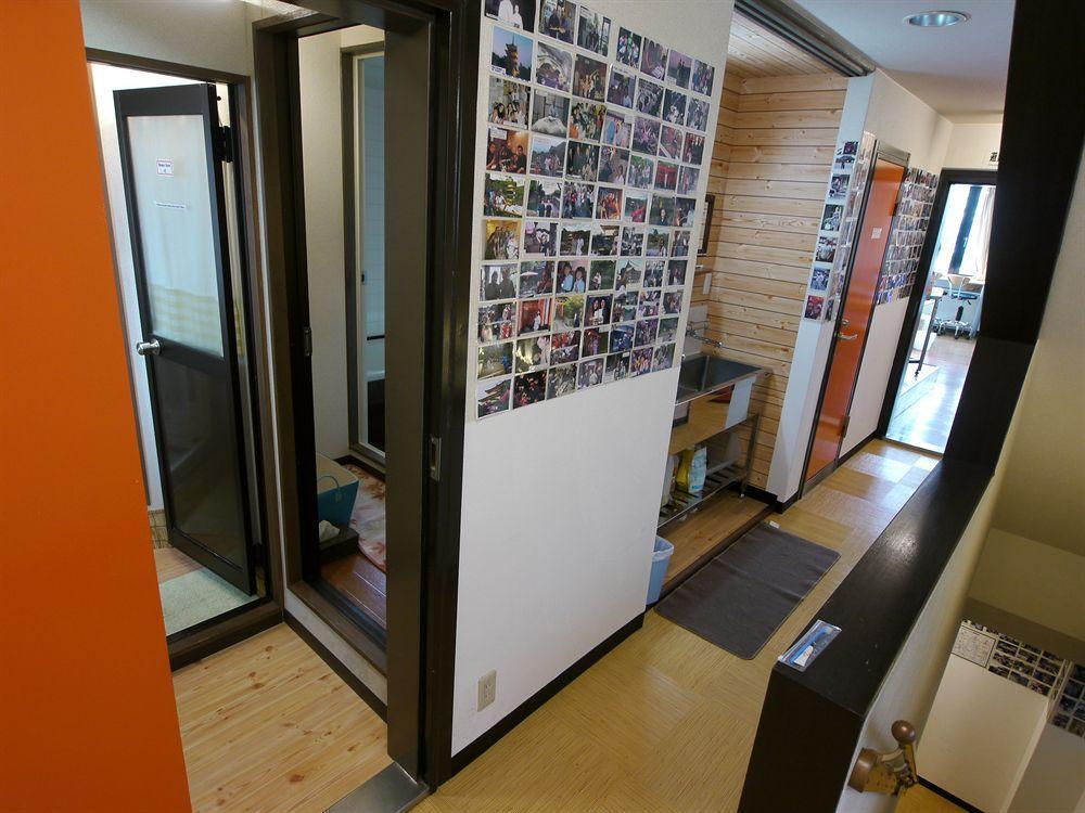 Hostel J-hoppers *