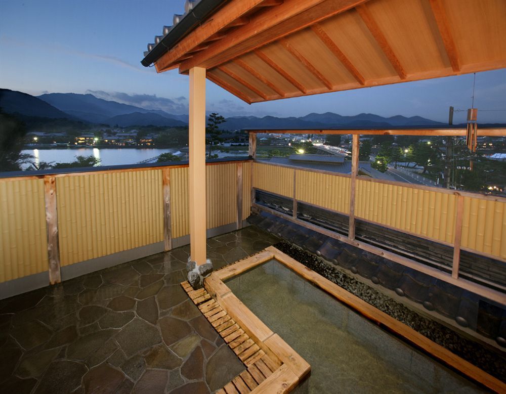 Arashiyama Onsen Hanaikada Kyoto