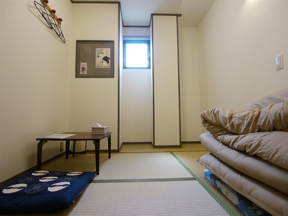 Hostel J-hoppers *