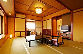 Hotel Arashiyama Onsen Hanaikada 4*