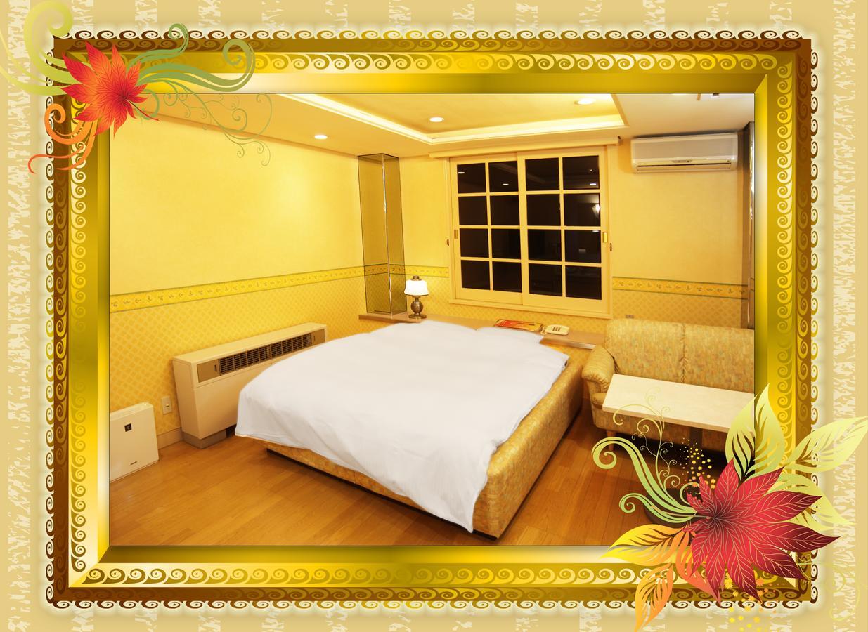 Love hotel Crown (adults Only)