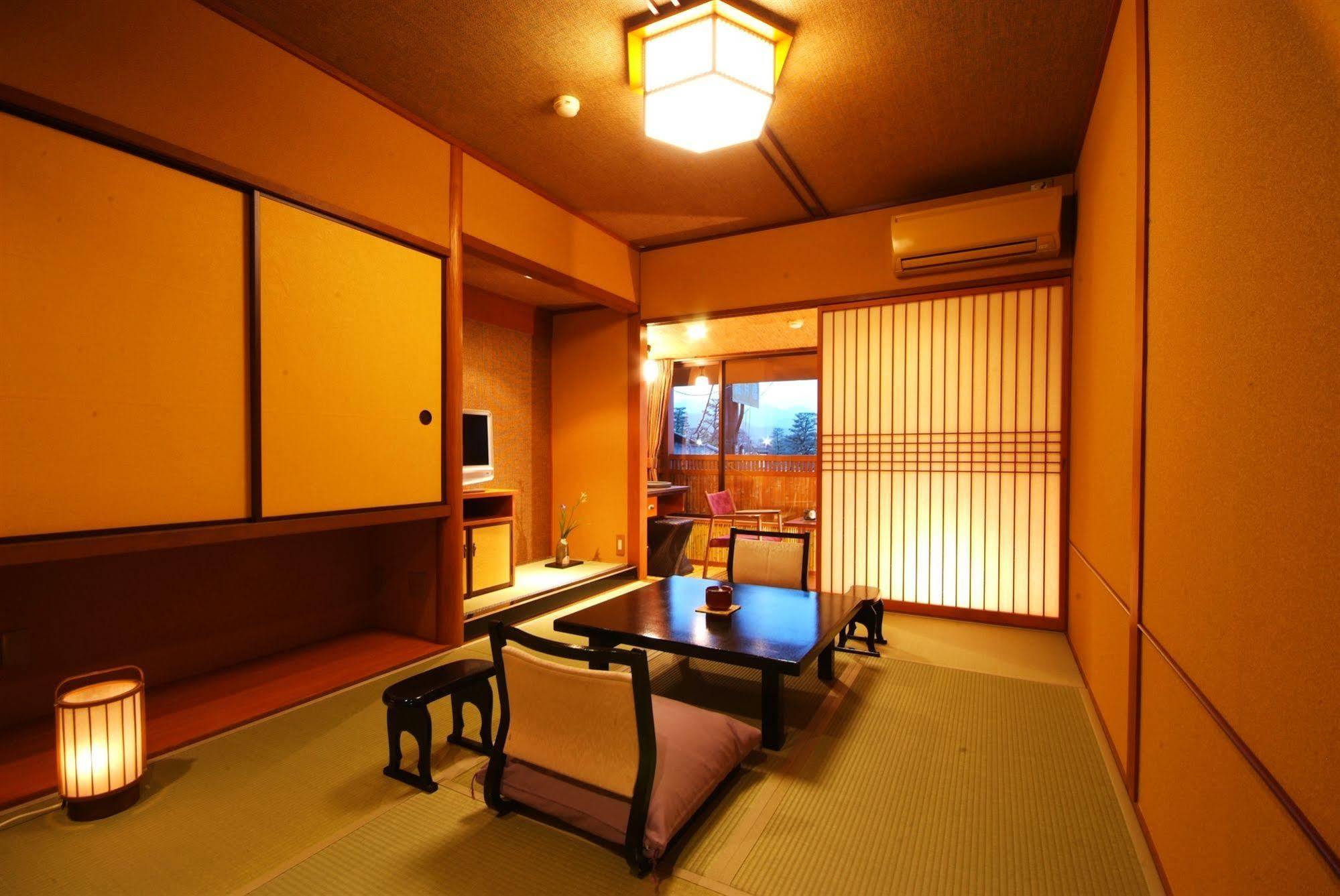 Arashiyama Onsen Hanaikada Hotel 4*