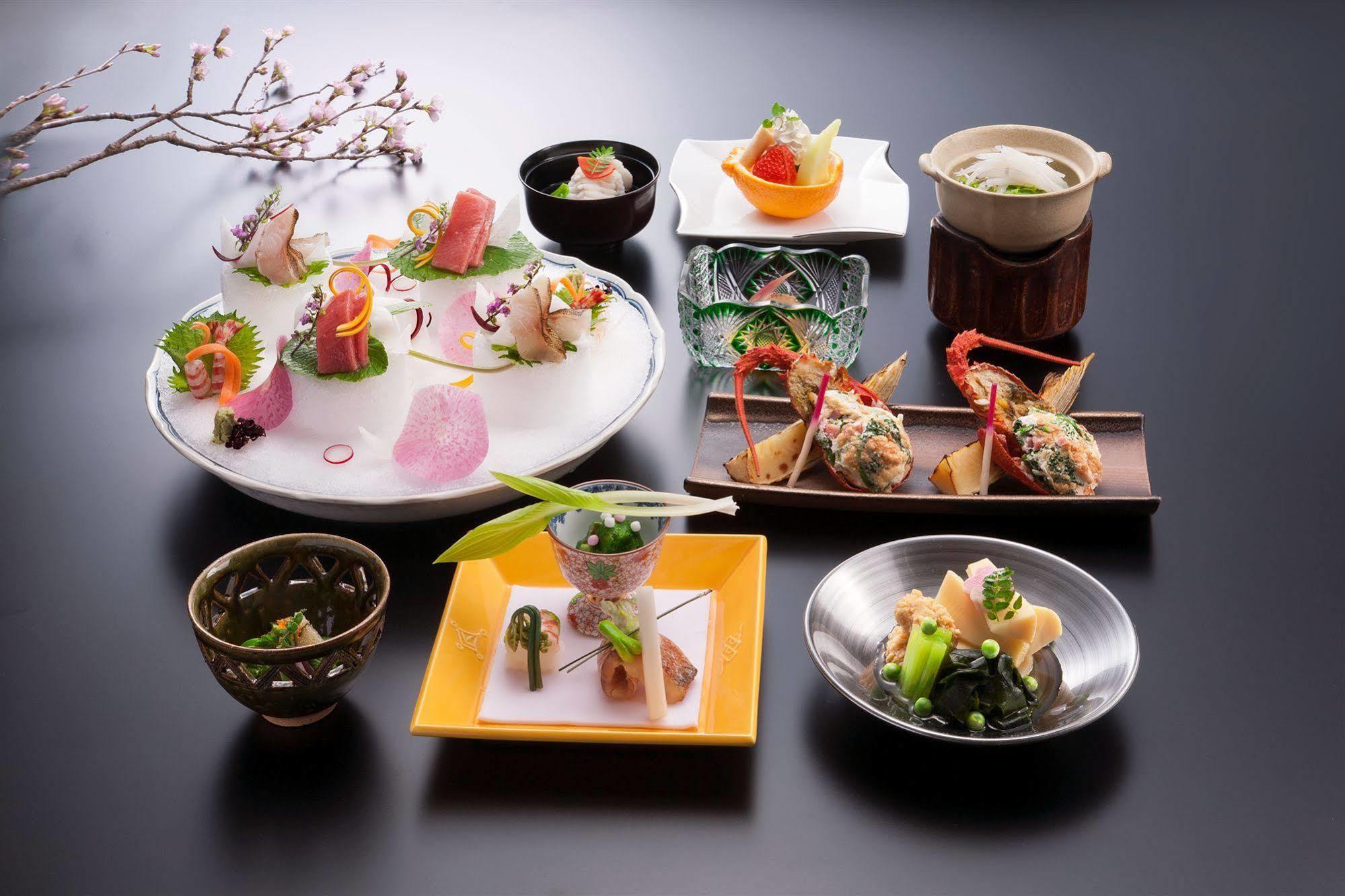Arashiyama Onsen Hanaikada Hotel 4*