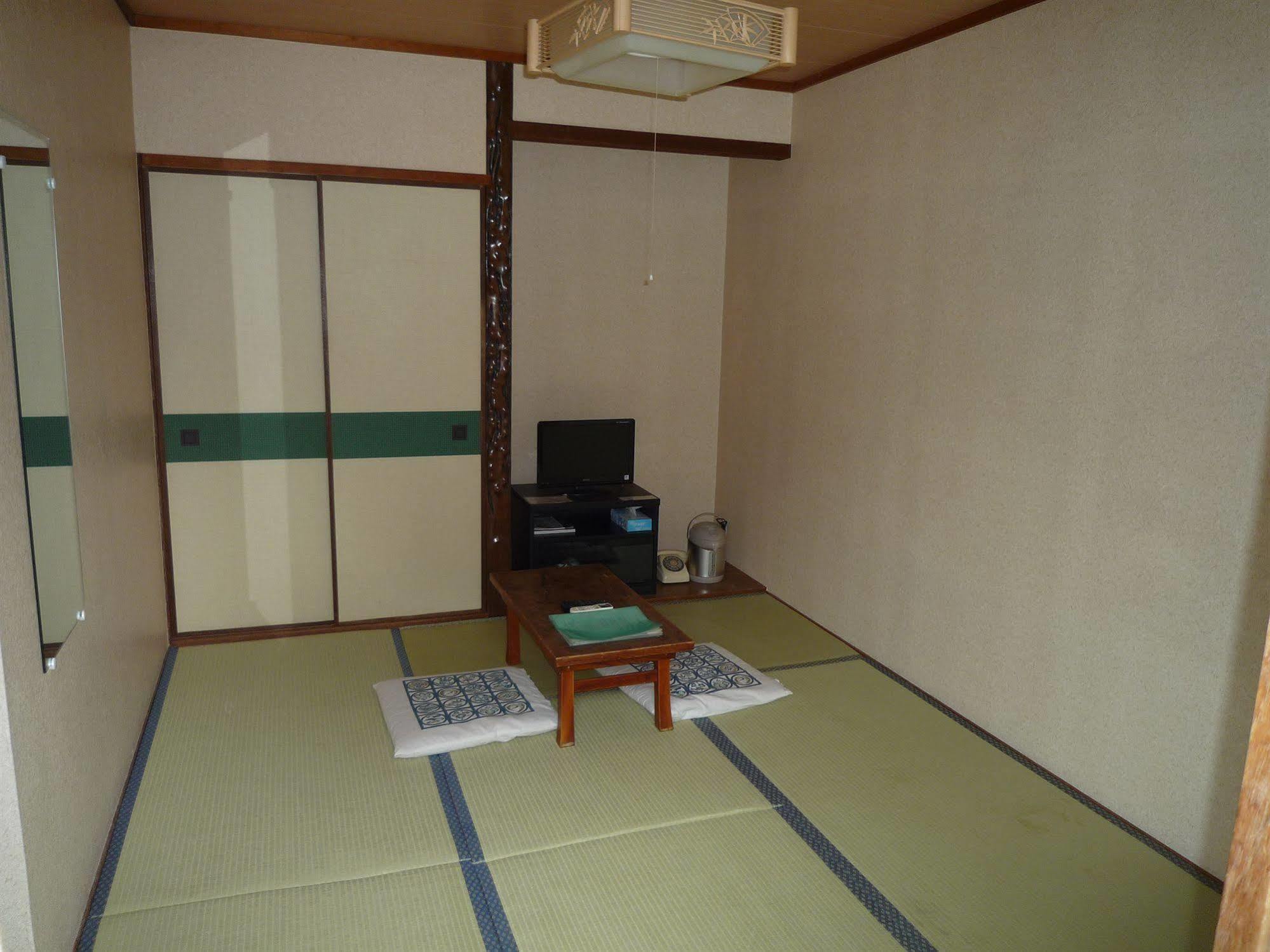 Tommy Rich Hostel *