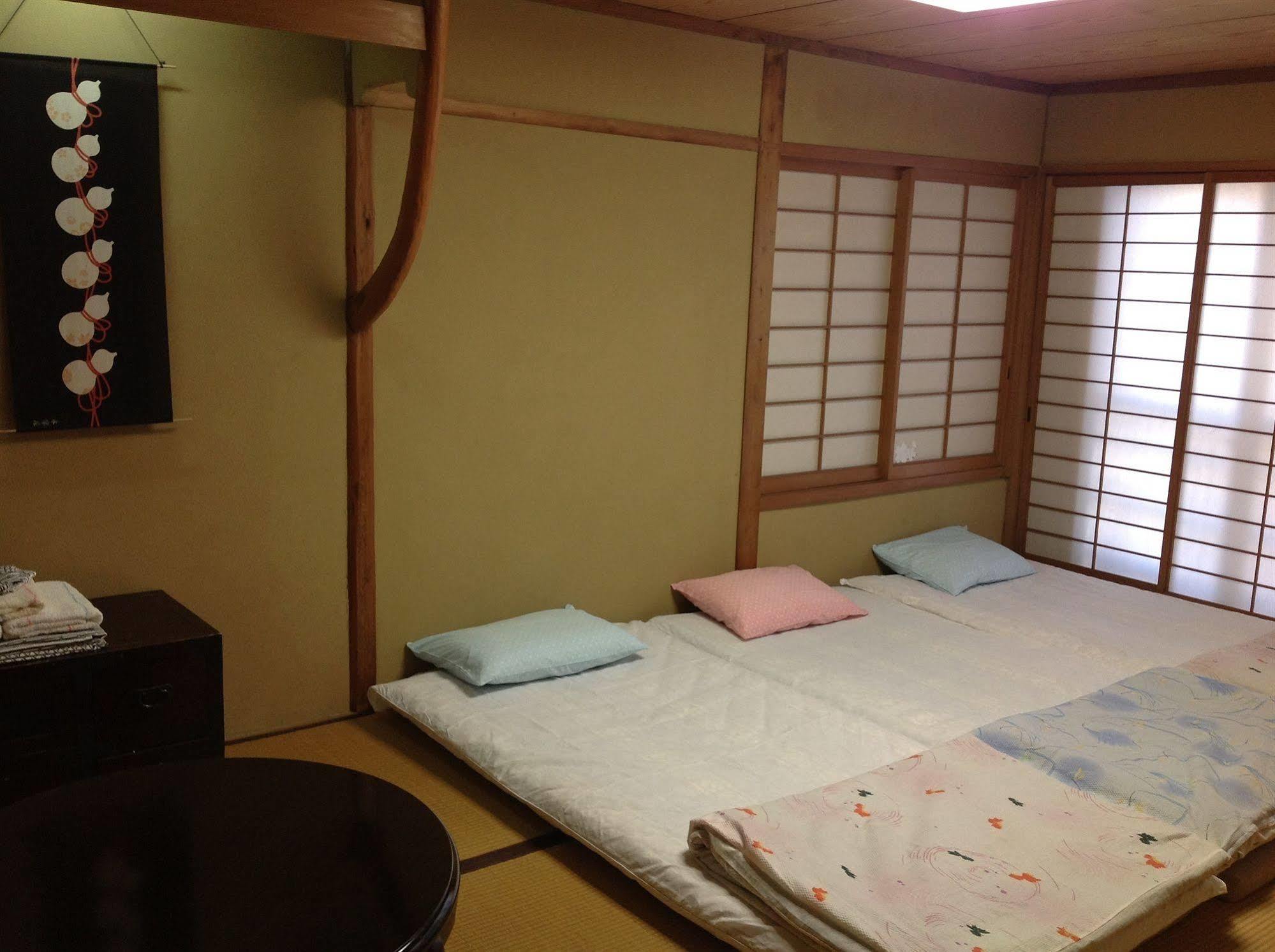 Guest house Tanaka-ya 2*