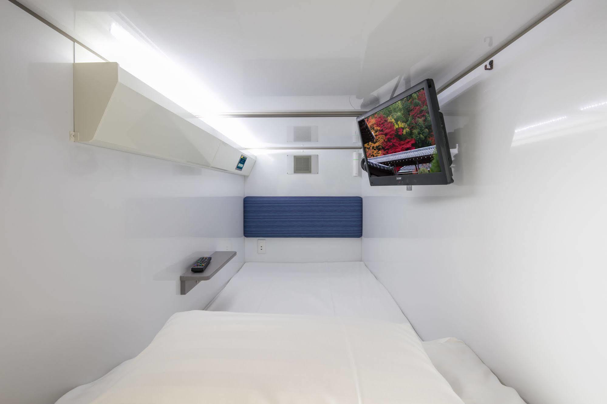 Capsule hotel Capsule Square *