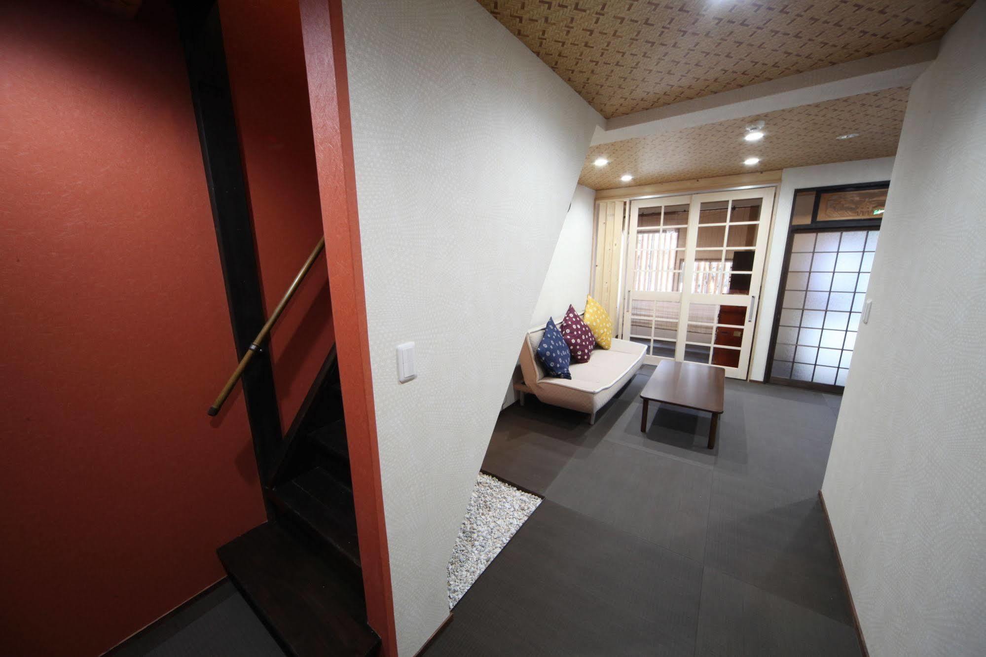 Jyurakutei Apartment *