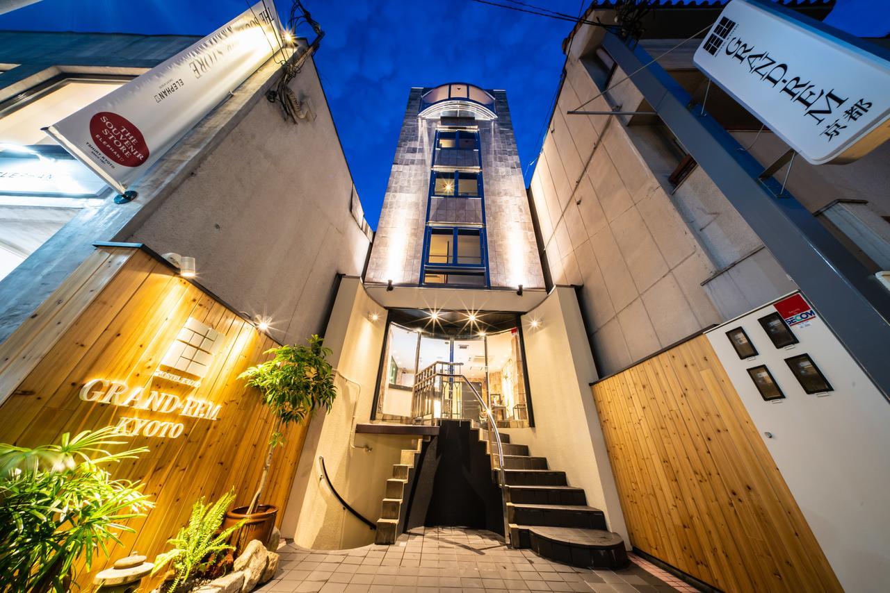 Grand-rem Hostel *