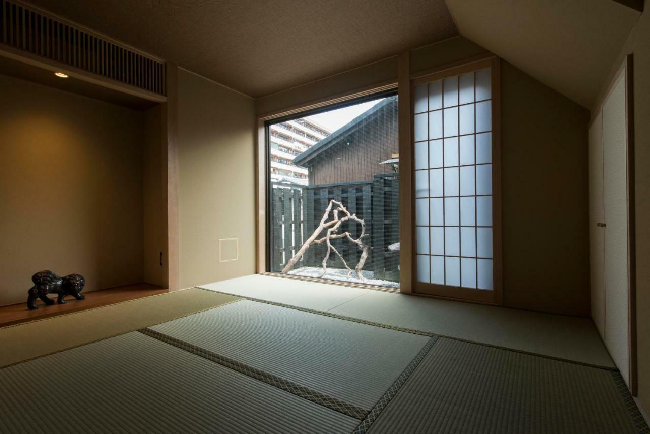 Zizi Gion