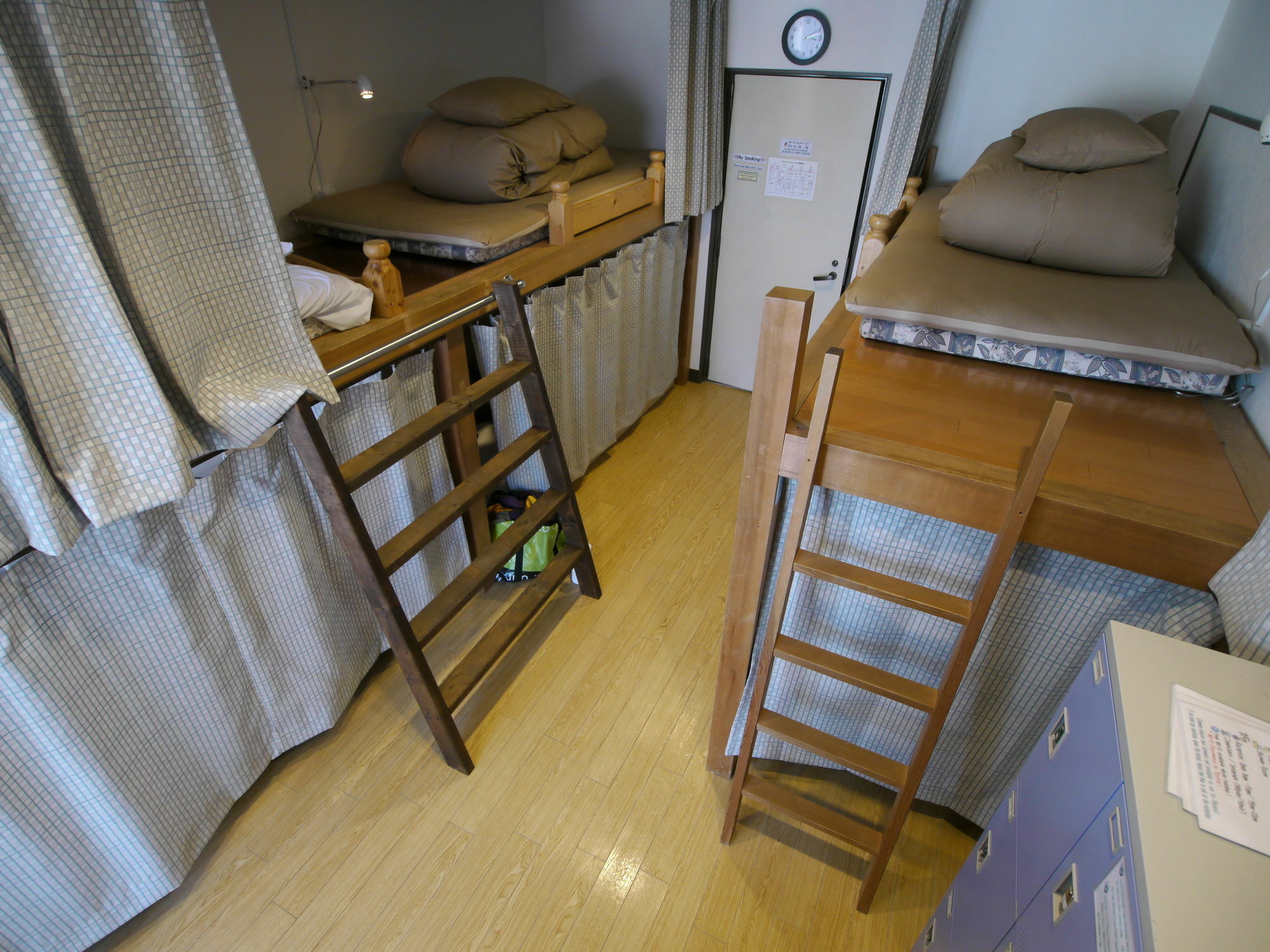 J-hoppers Hostel *