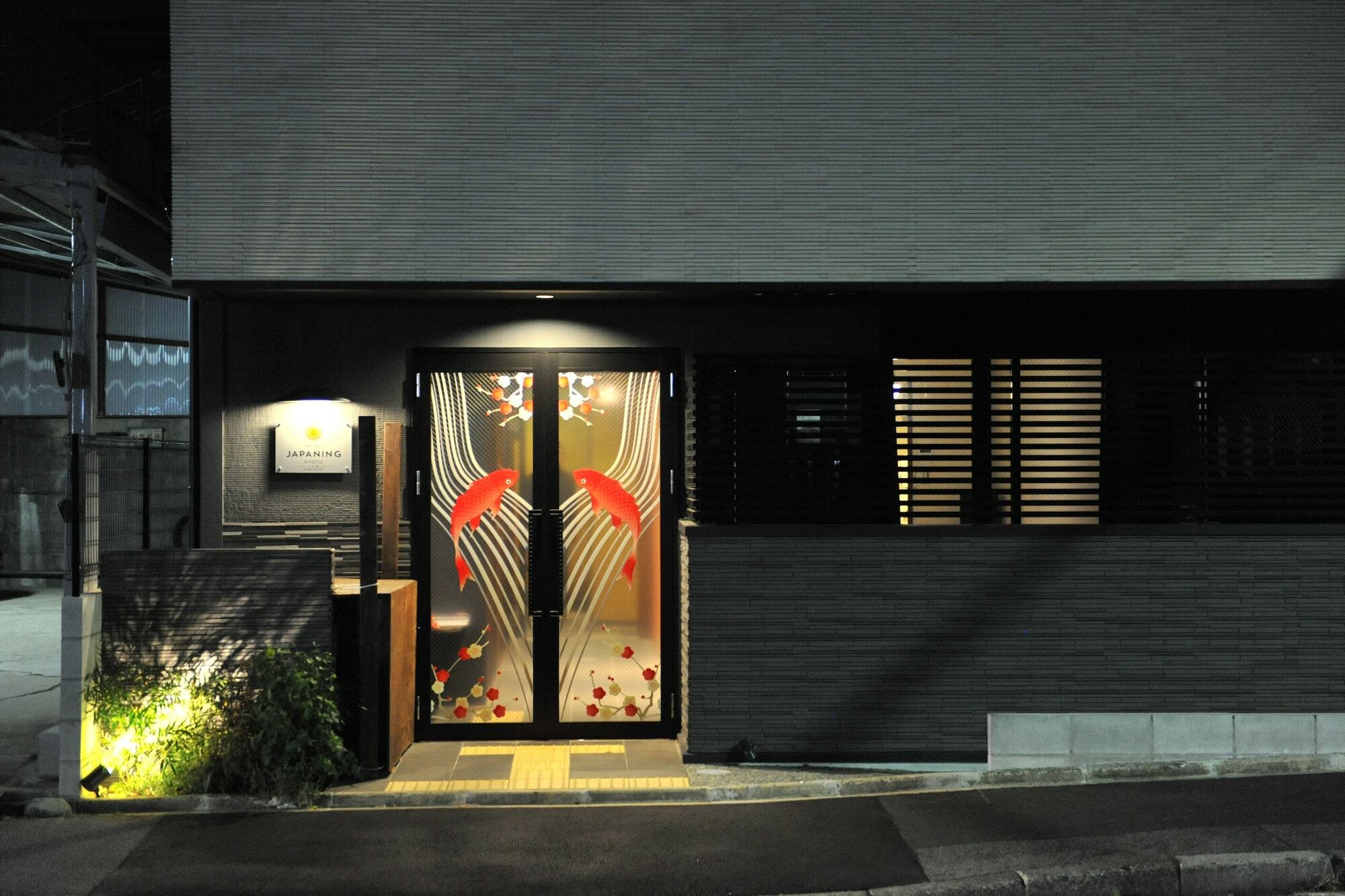 Japaning Kamishichiken Apartment